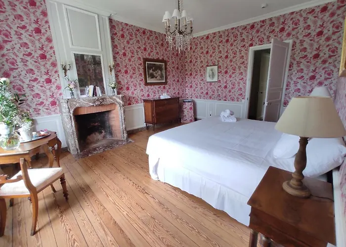 Chateau De Villers-bocage * Villers-Bocage (Calvados)