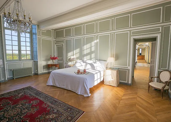 Chateau De Villers-bocage * Villers-Bocage (Calvados)